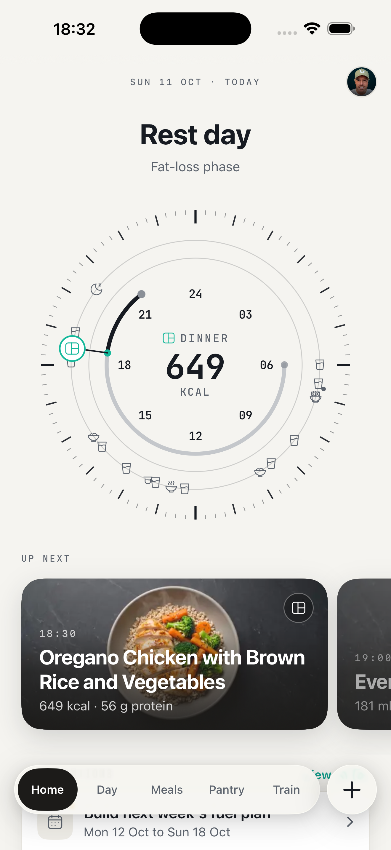 KEXBI app showing a rest day in a fat-loss phase, with Oregano Chicken with Brown Rice and Vegetables planned for dinner at 18:30